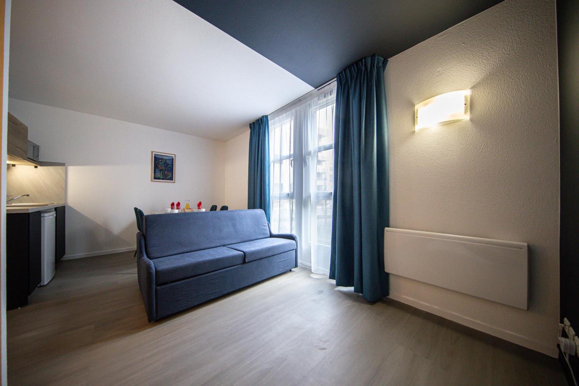 Premium Triple Studio,1758522256:JPEG