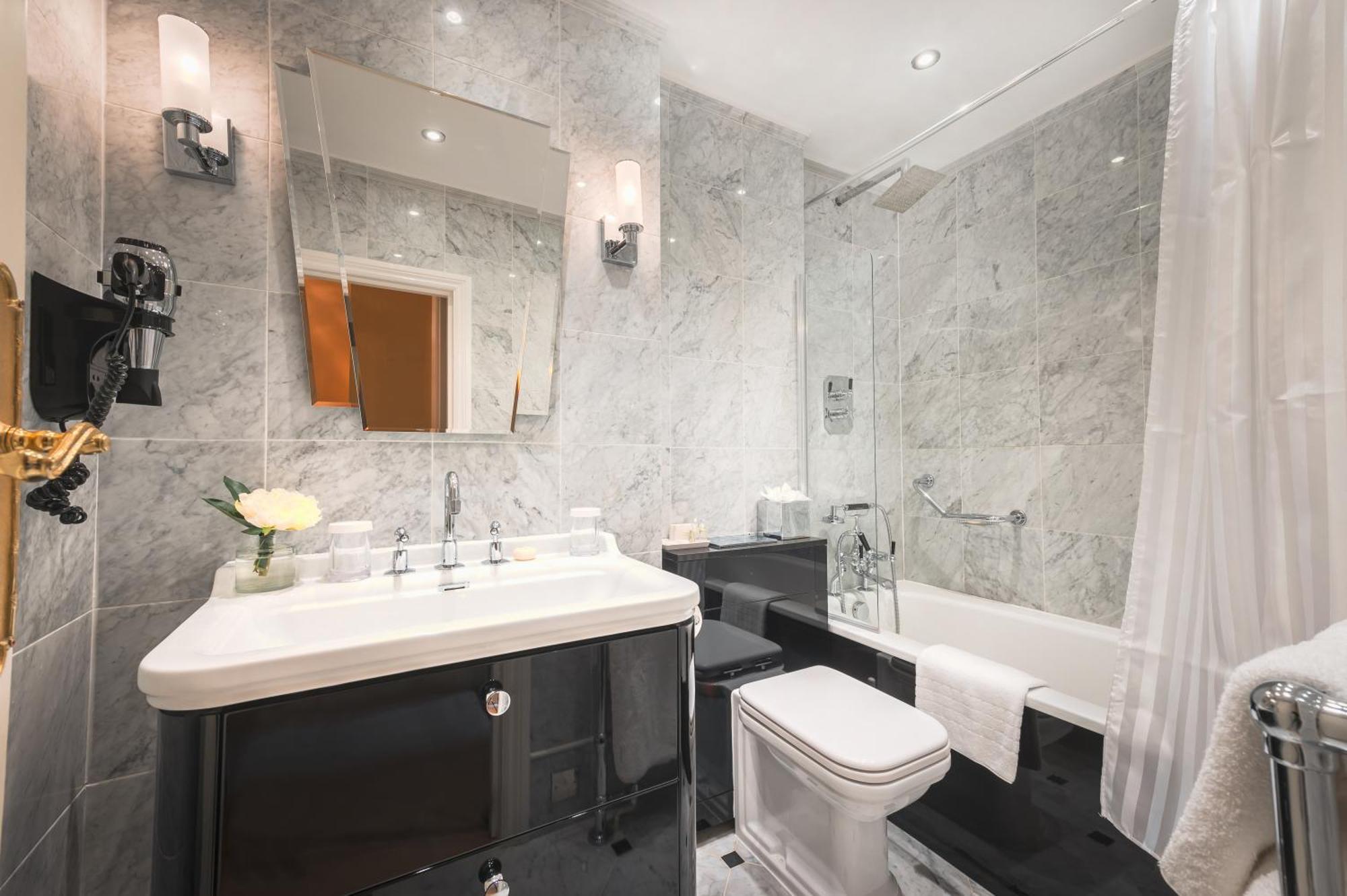 Superior One-Bedroom Residence Annexe Building