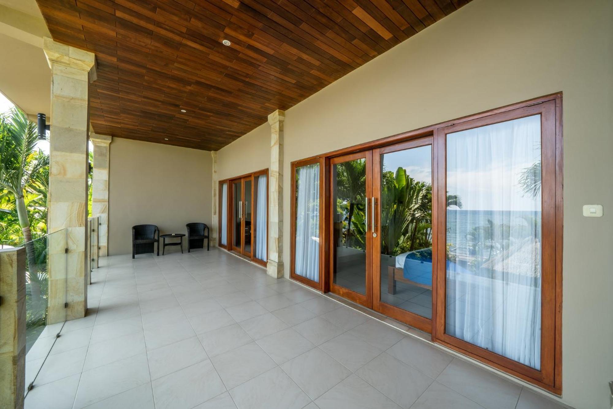 Strandvilla met 2 Slaapkamers, Terras en Privézwembad