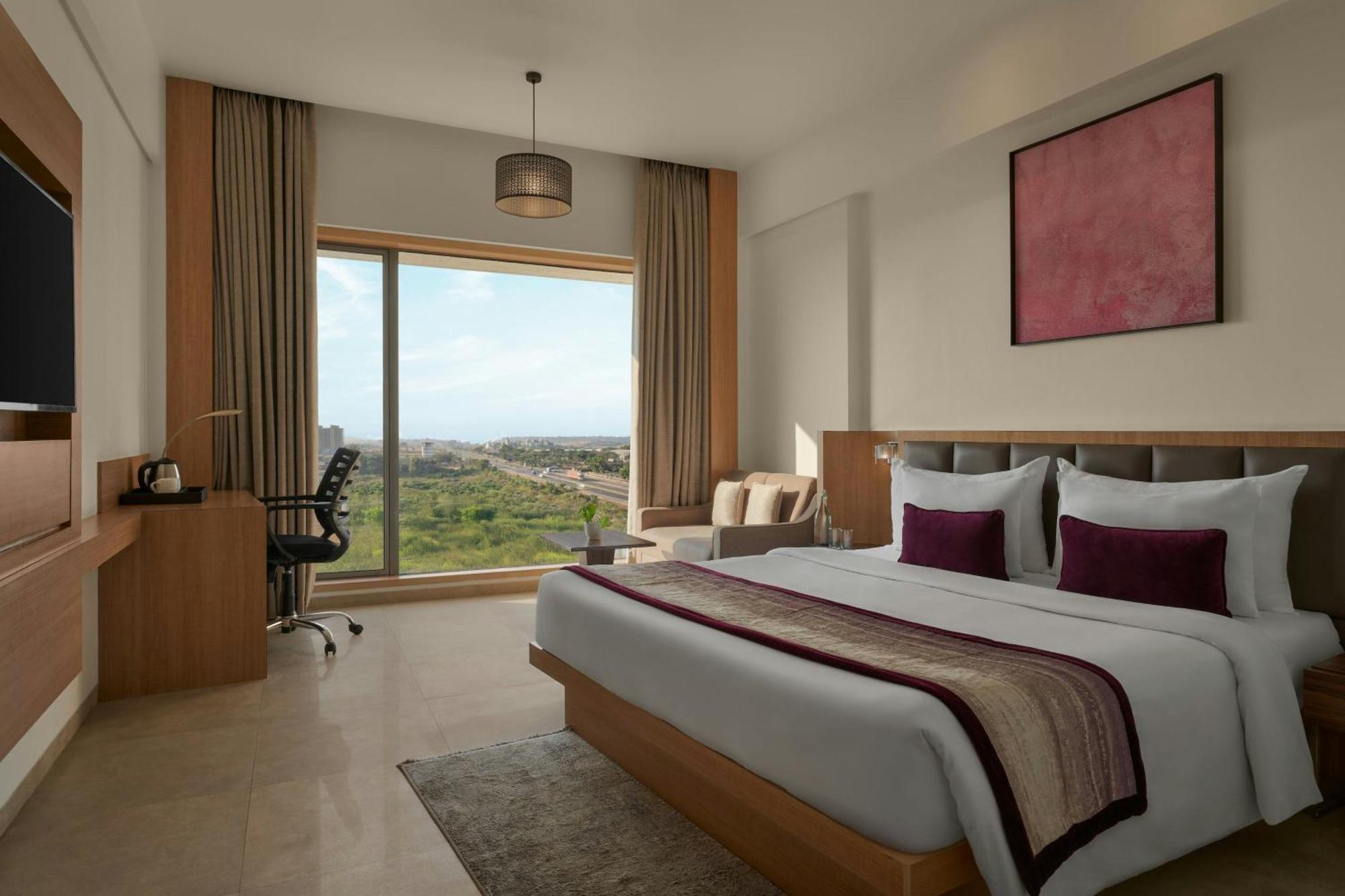 Fern Classic Queen Room with Mountain View