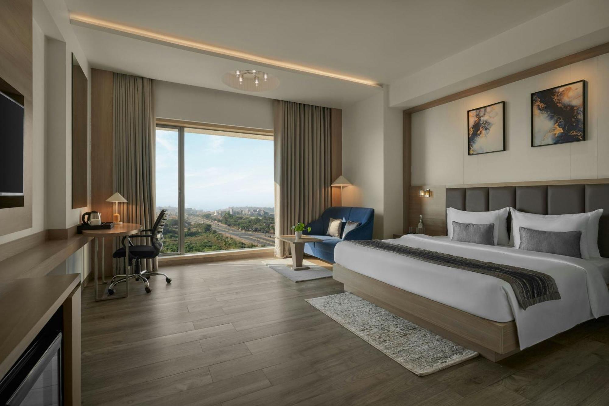 Fern Classic Premium King Room with City View
