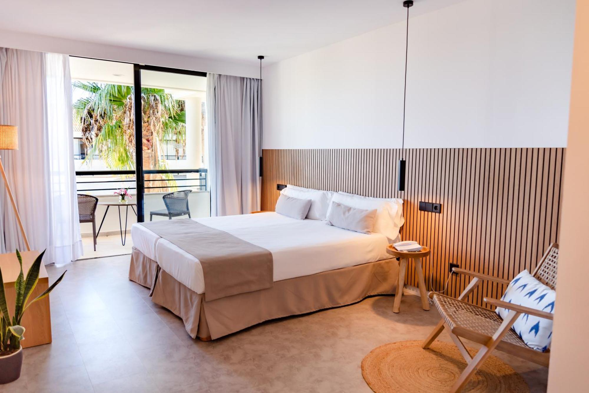 Superior Double or Twin Room Garden View