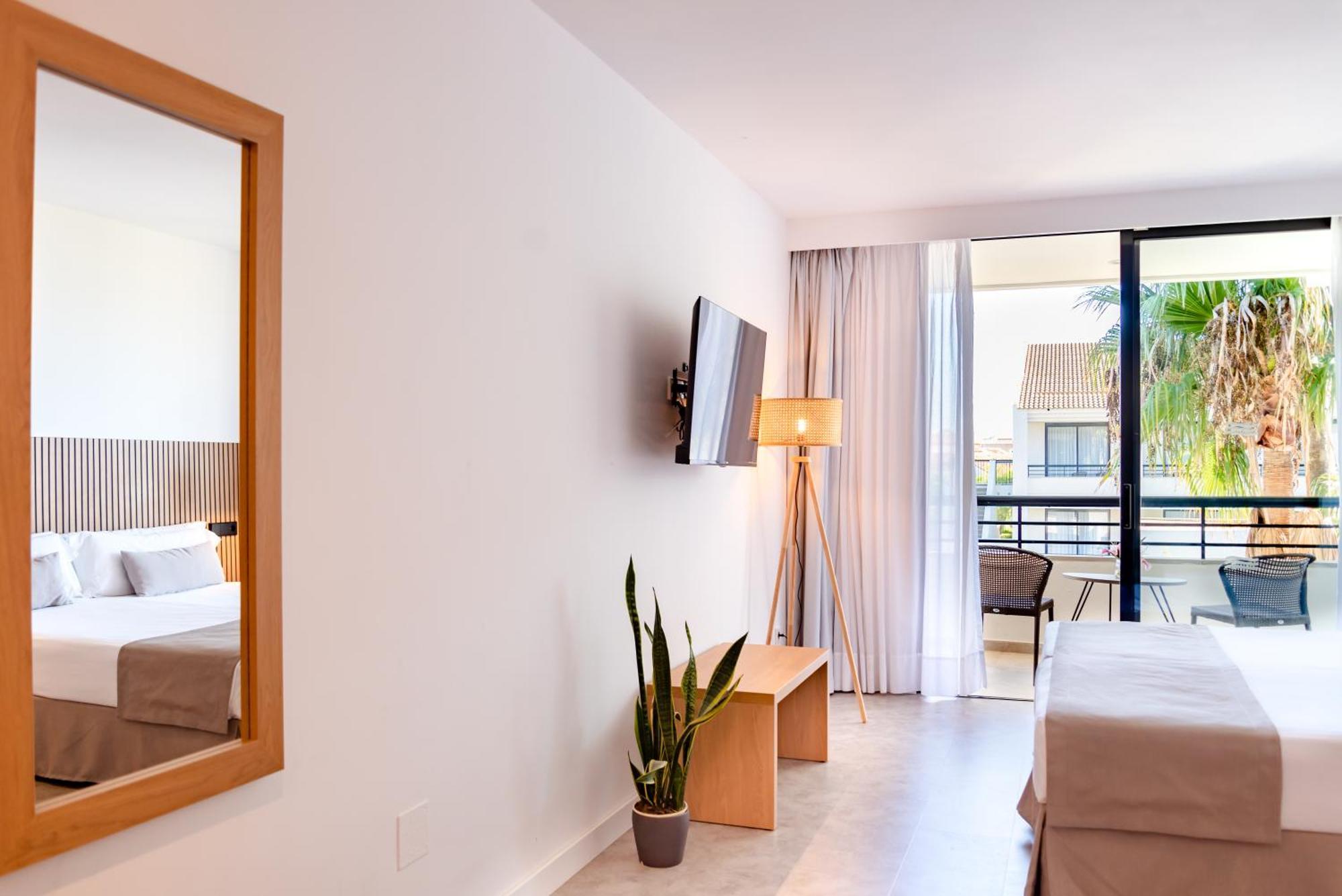 Superior Double or Twin Room Garden View