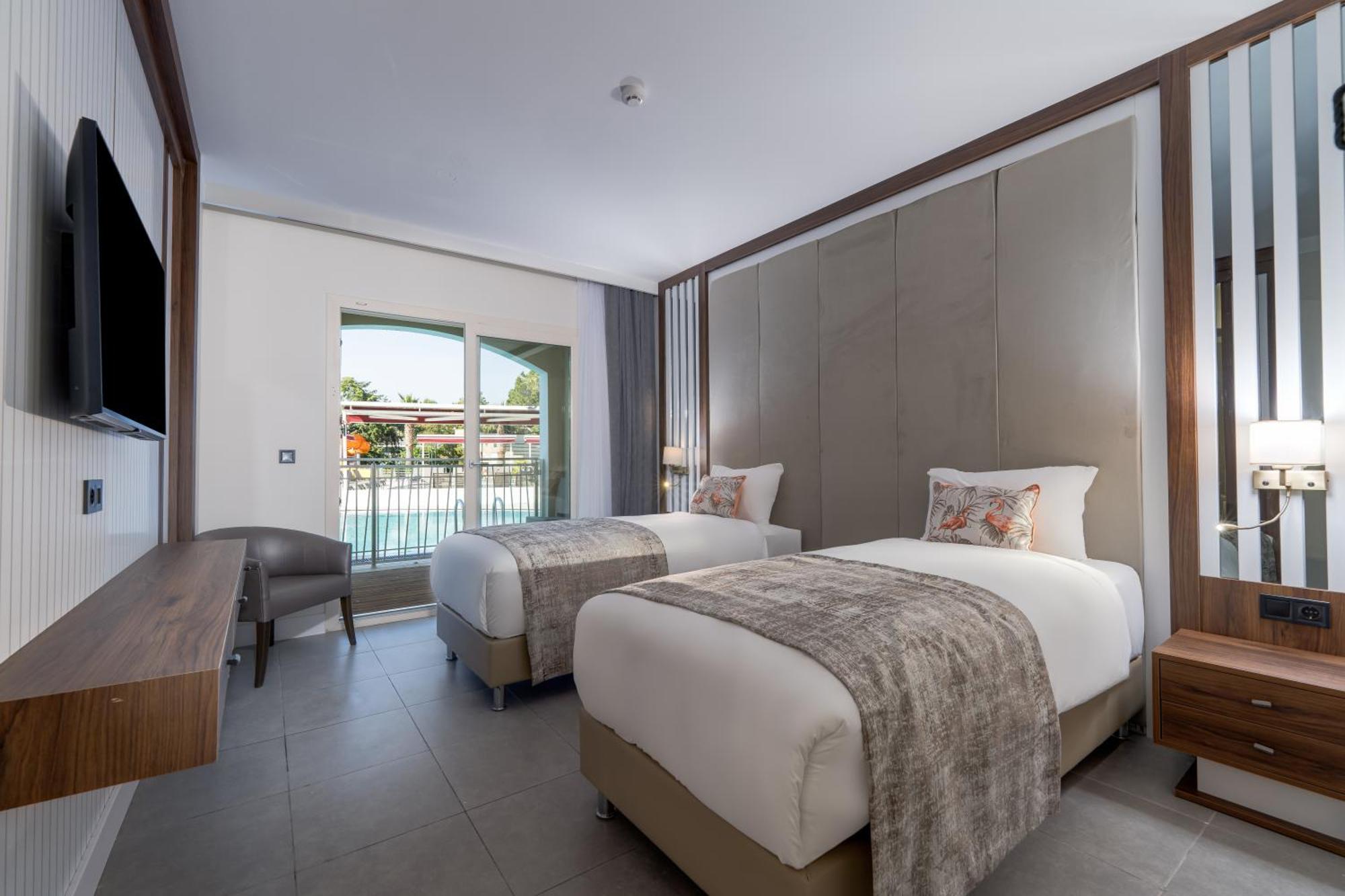 Chambre Familiale Select avec Accès Piscine
