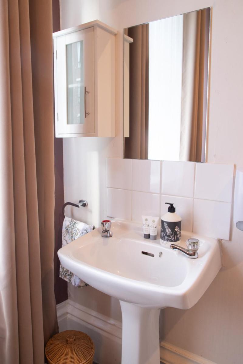 Camera Singola con Bagno in Comune