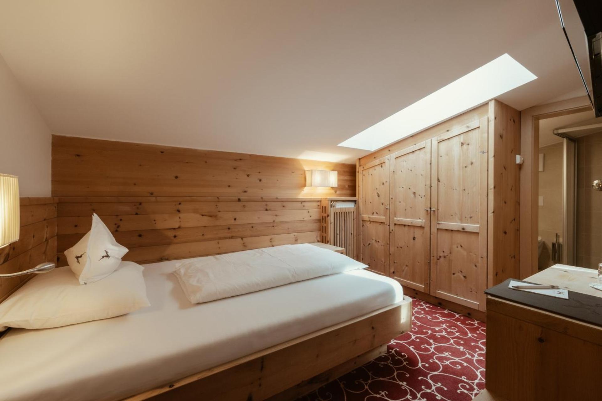 Single Room,1770498101:JPEG