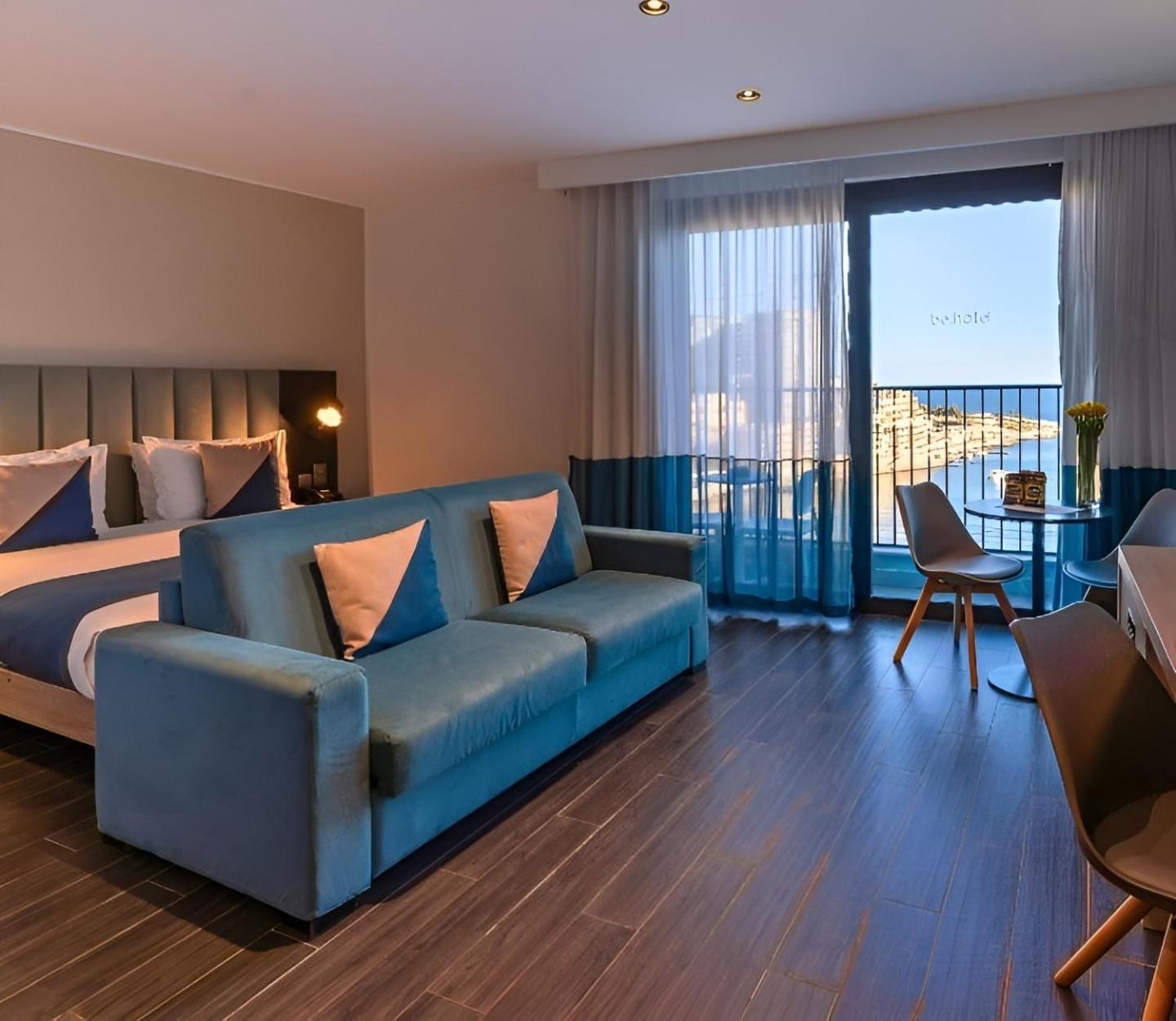 Quarto Superior com Cama de Casal ou 2 de Solteiro com Vista do Mar