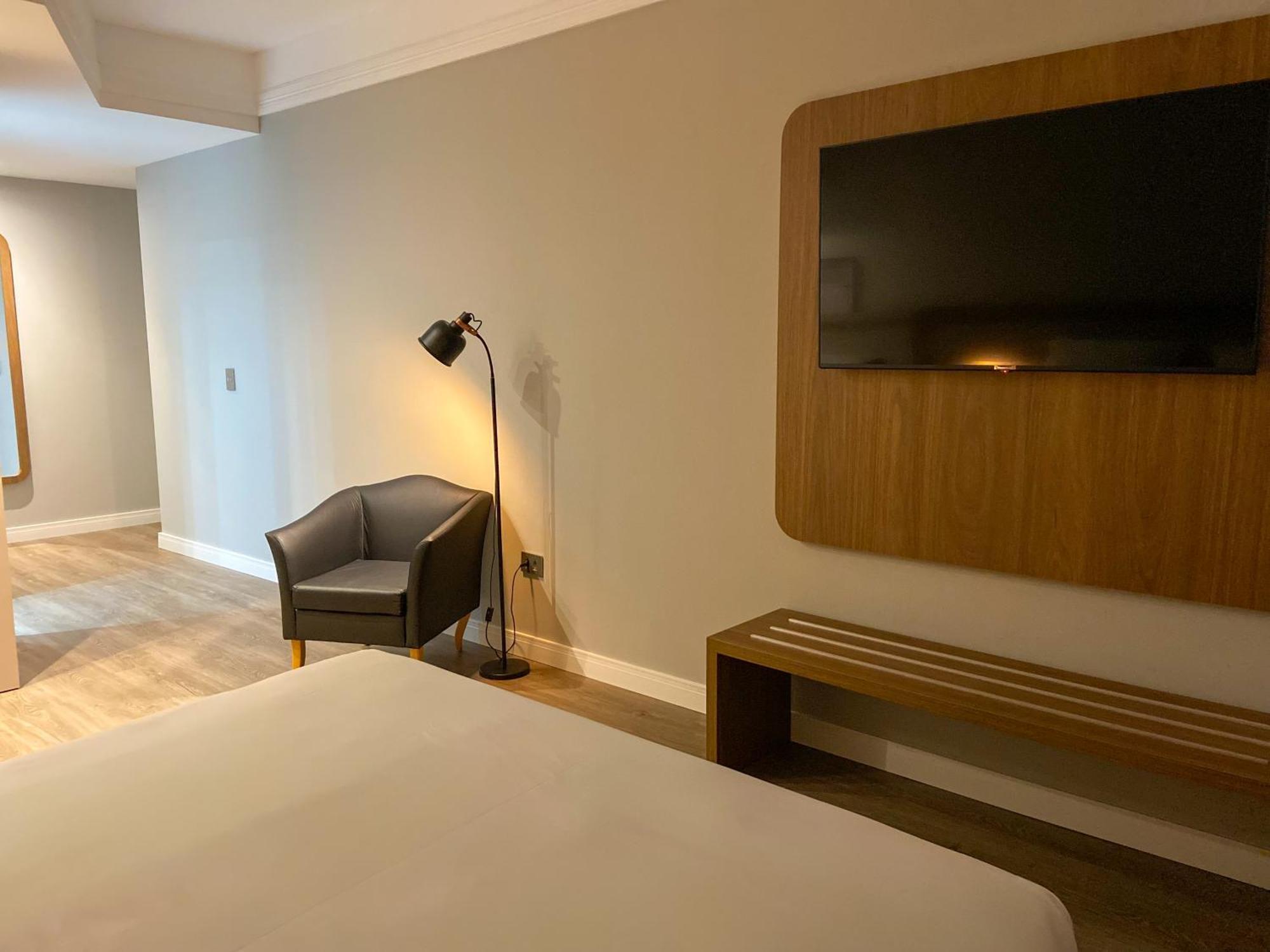Quarto com Cama Queen-size – Semi adaptado para hóspedes com mobilidade reduzida