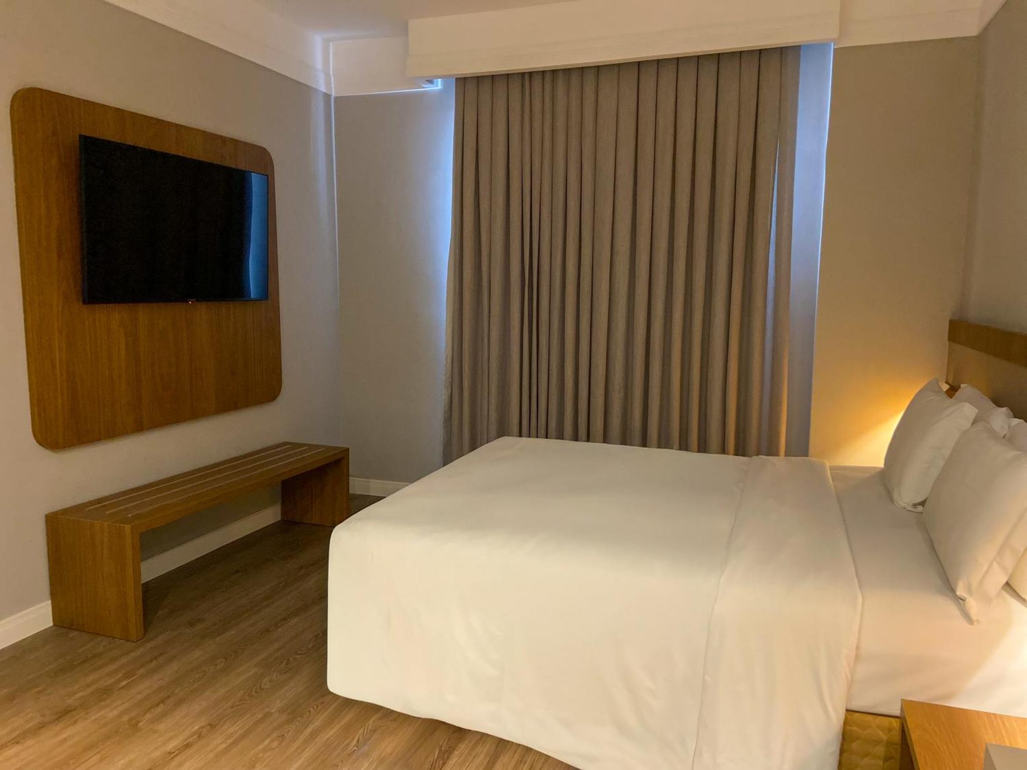Quarto com Cama Queen-size – Semi adaptado para hóspedes com mobilidade reduzida