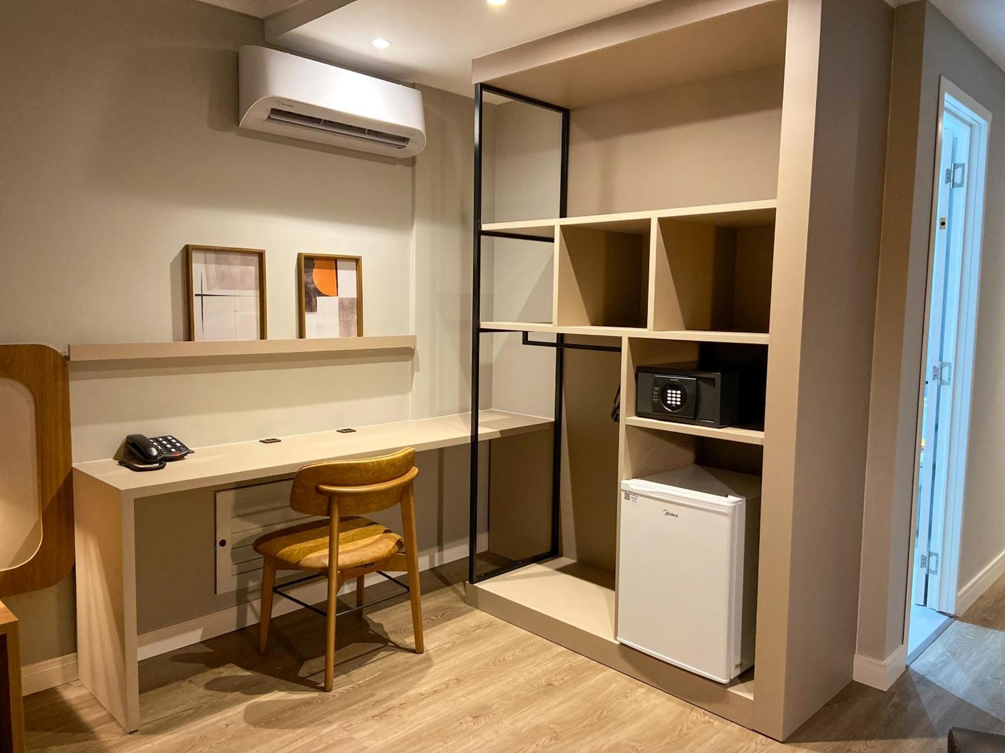 Quarto com Cama Queen-size – Semi adaptado para hóspedes com mobilidade reduzida