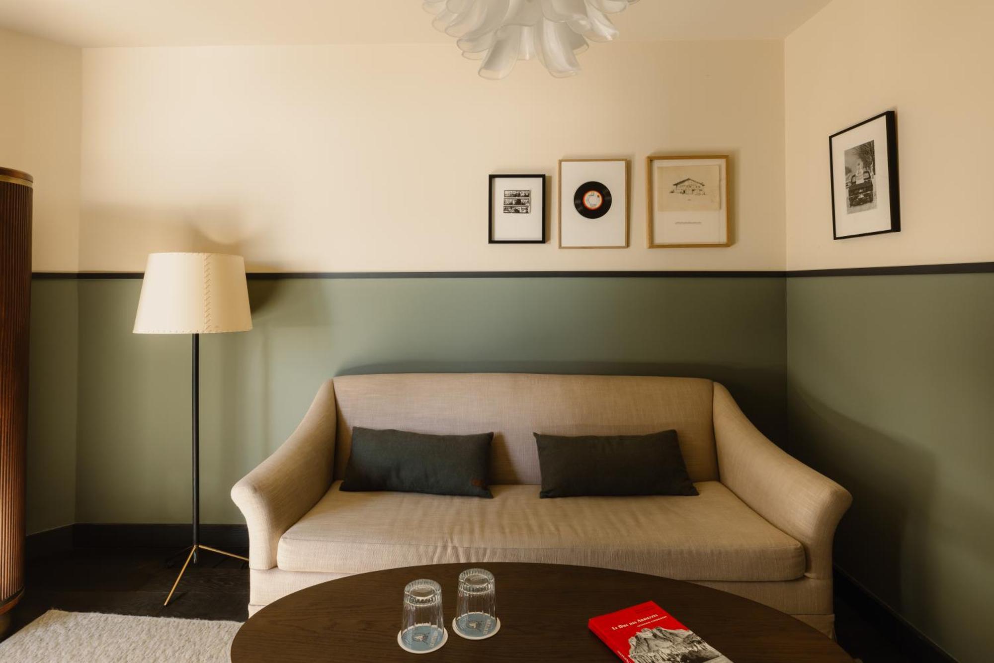 Privilege Family Room - Village View