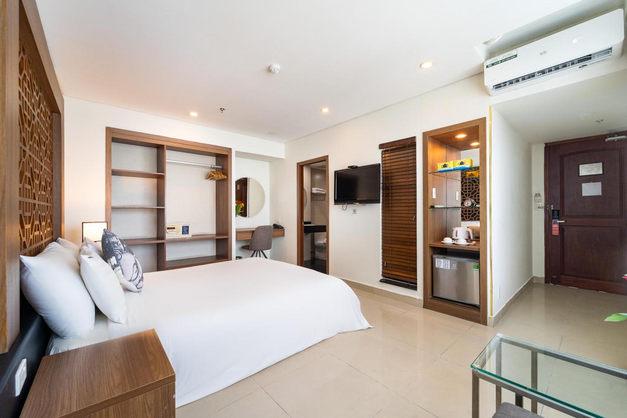 Double Room with Bathtub