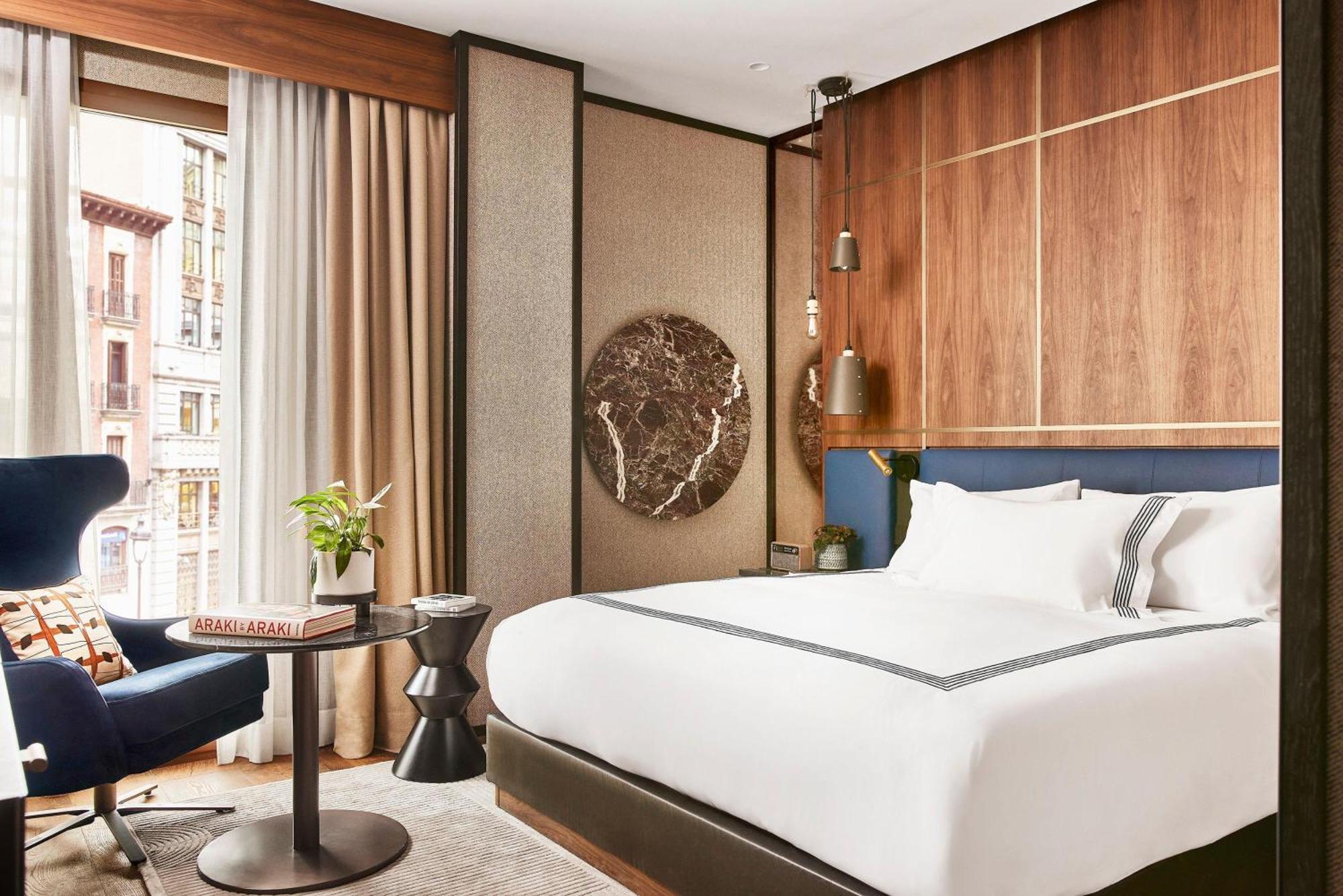 Kamer met Kingsize Bed en Uitzicht op de Stad