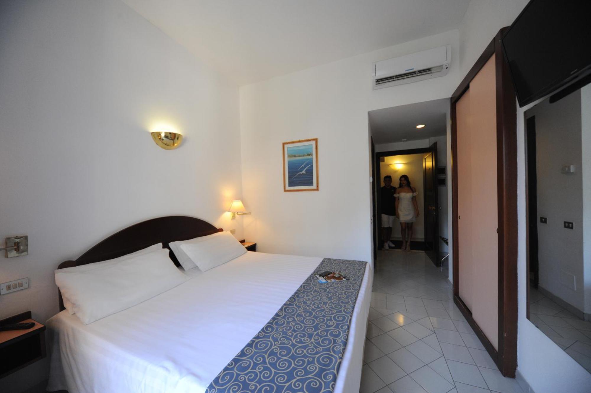 Habitación Doble Clásica con vistas al interior o a la colina - 1 o 2 camas