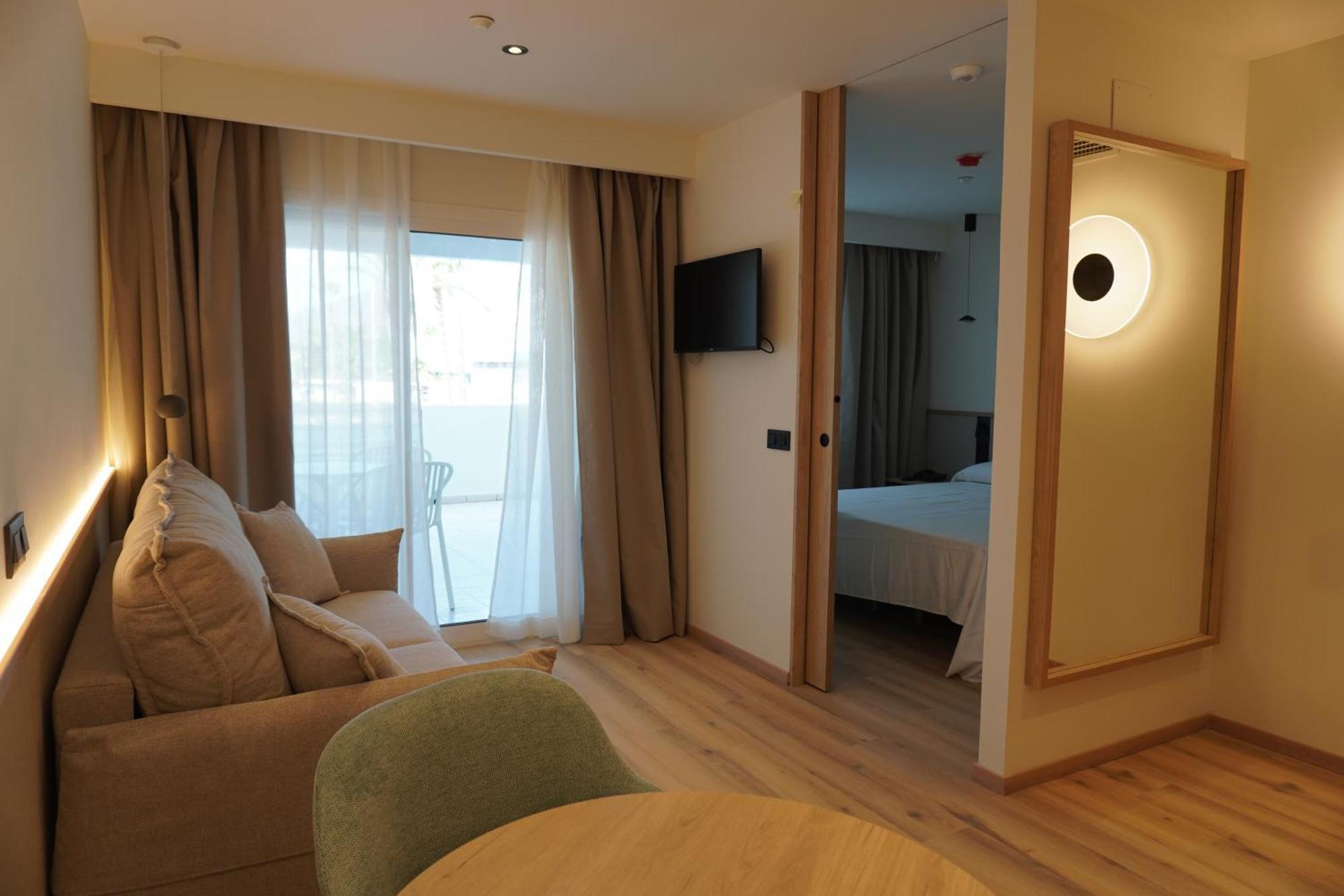 Chambre Triple (2 Adultes & 1 Enfant)