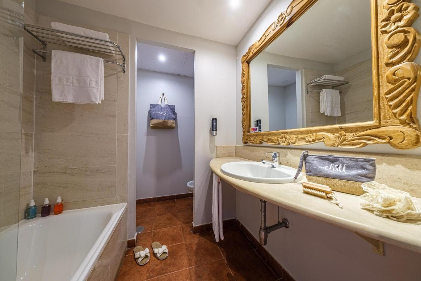 Suite Junior (2 adultos + 2 niños)