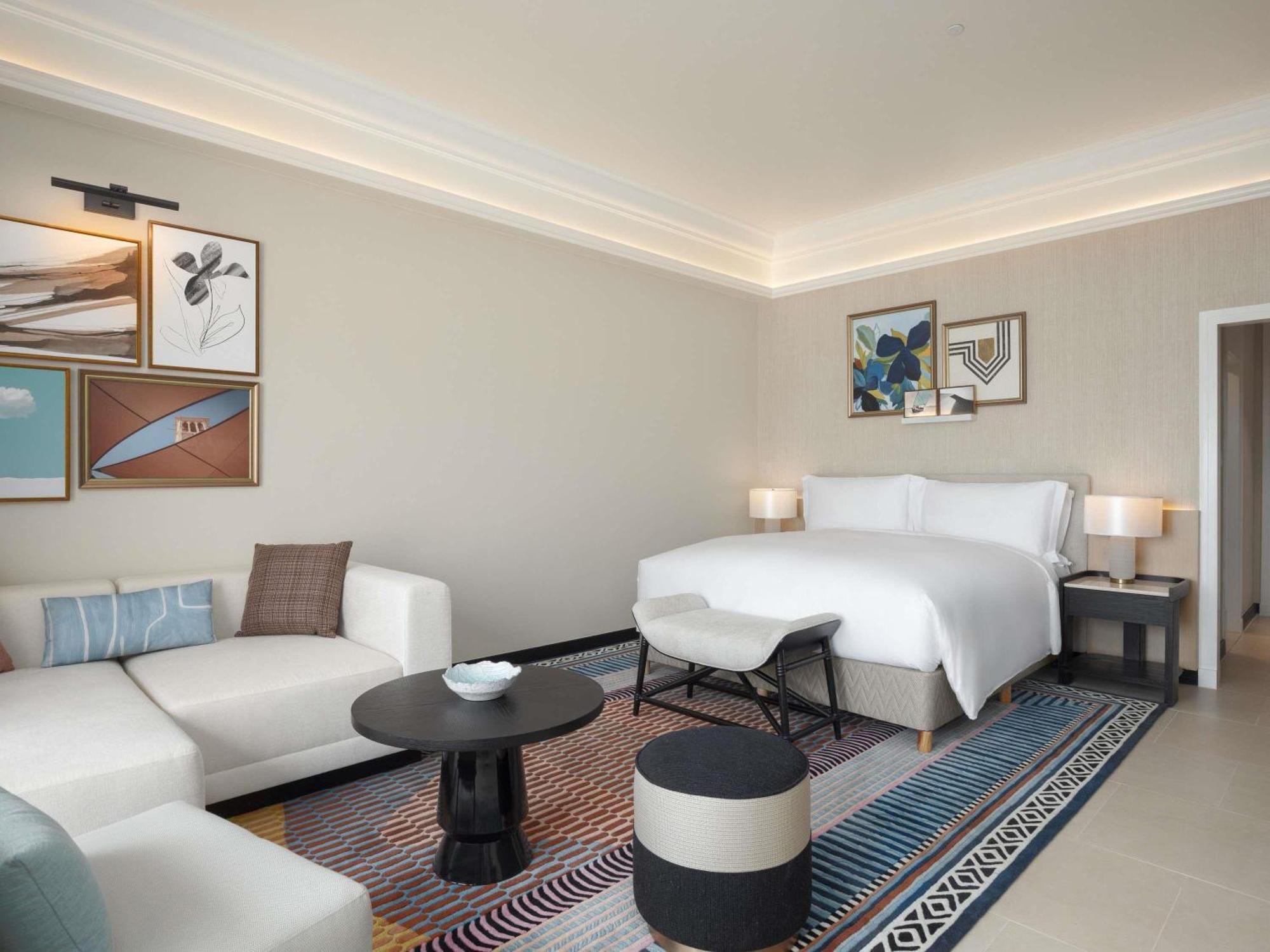 Superior King Room Garden View