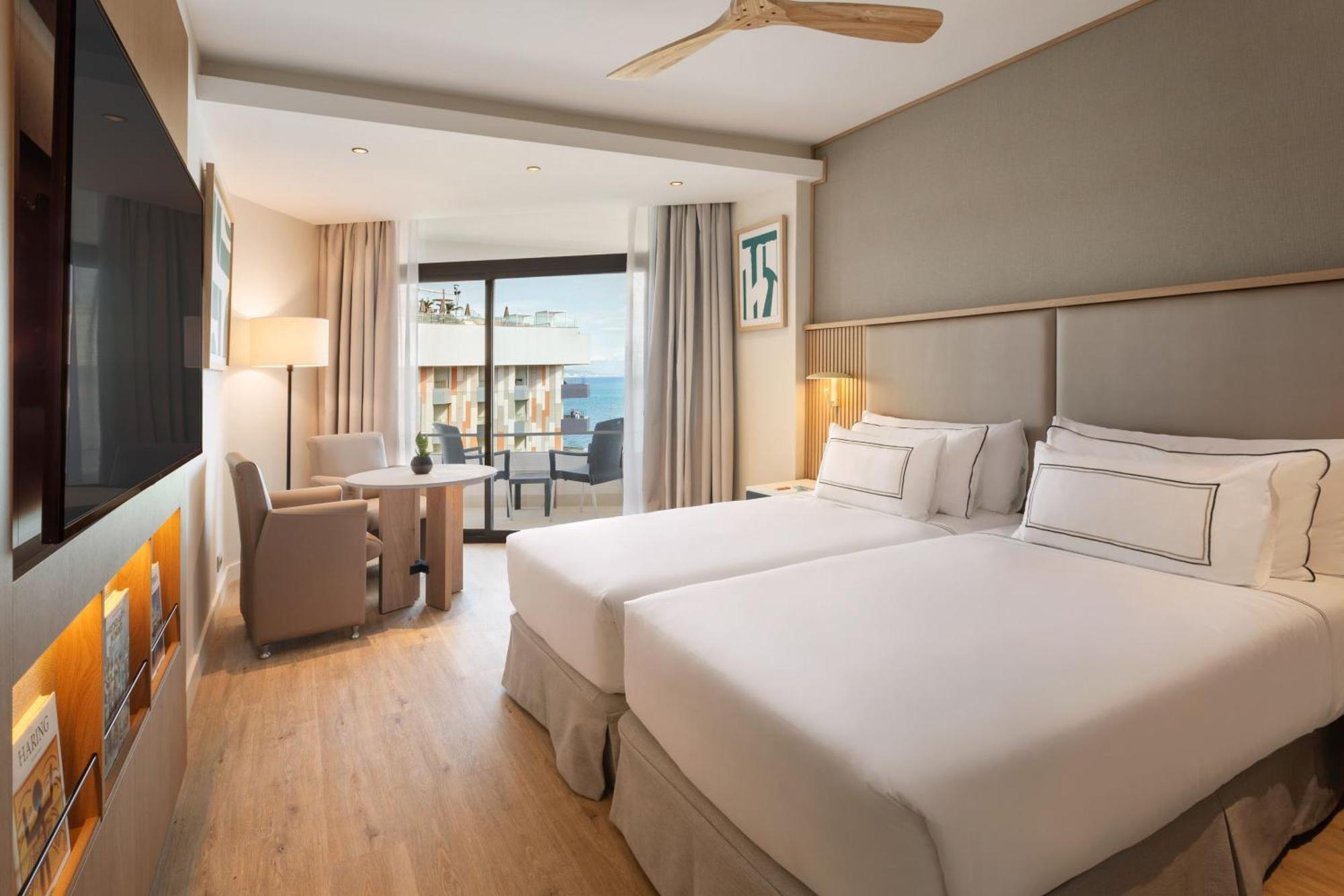 Quarto Deluxe com Cama de Casal ou 2 de Solteiro e Vista do Mar