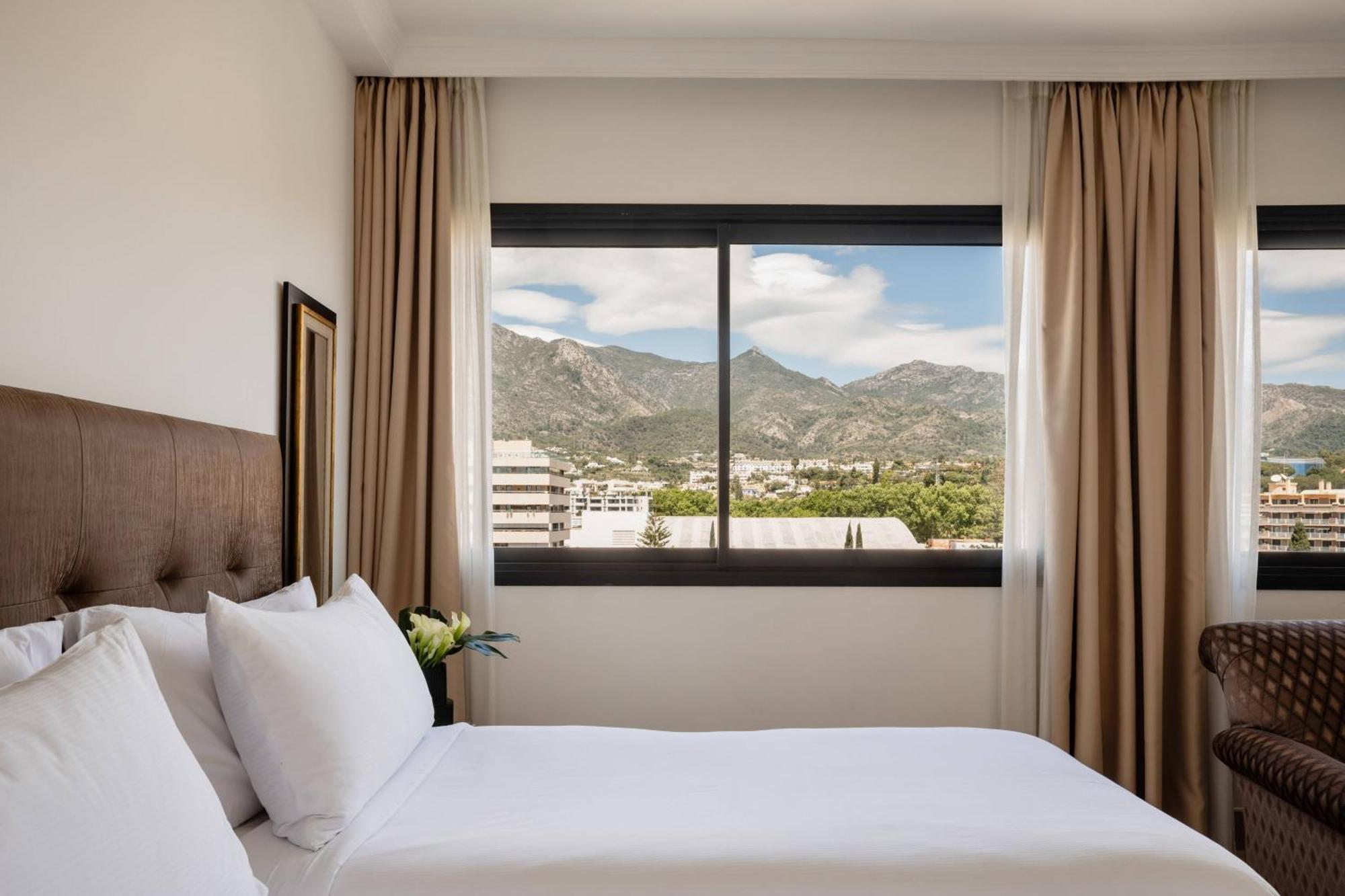 Quarto Clássico com Vista Montanha