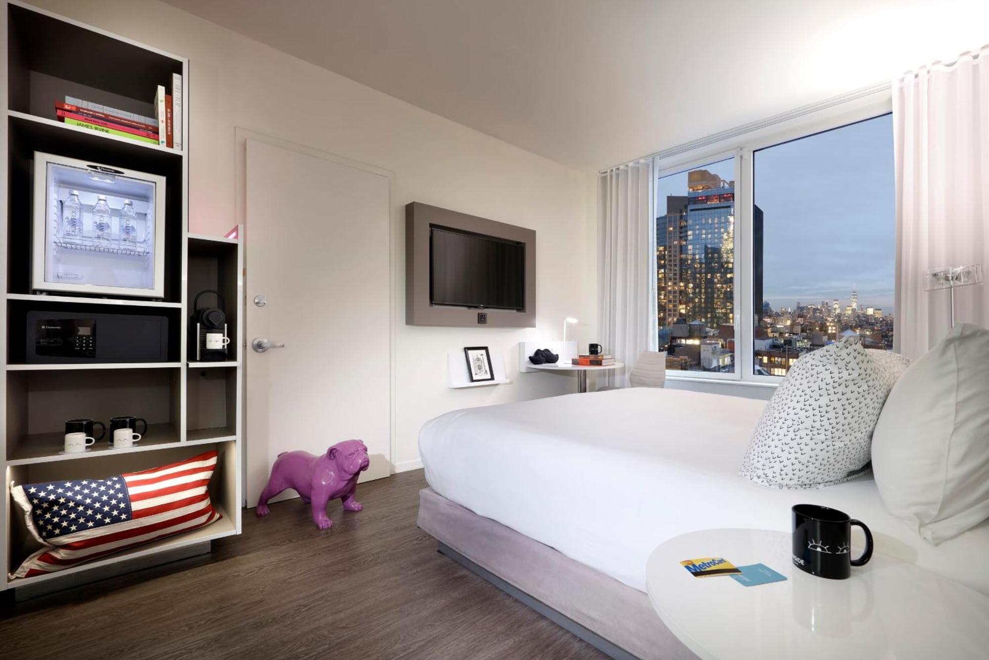 Quarto The INNSiDE com Cama King-size e Vista Cidade