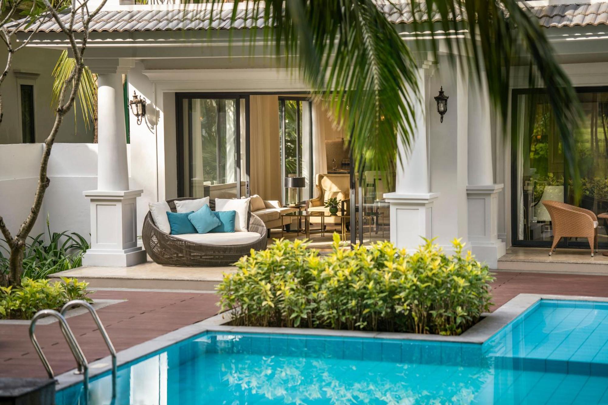 Villa de 4 dormitorios con vistas al jardín y piscina privada