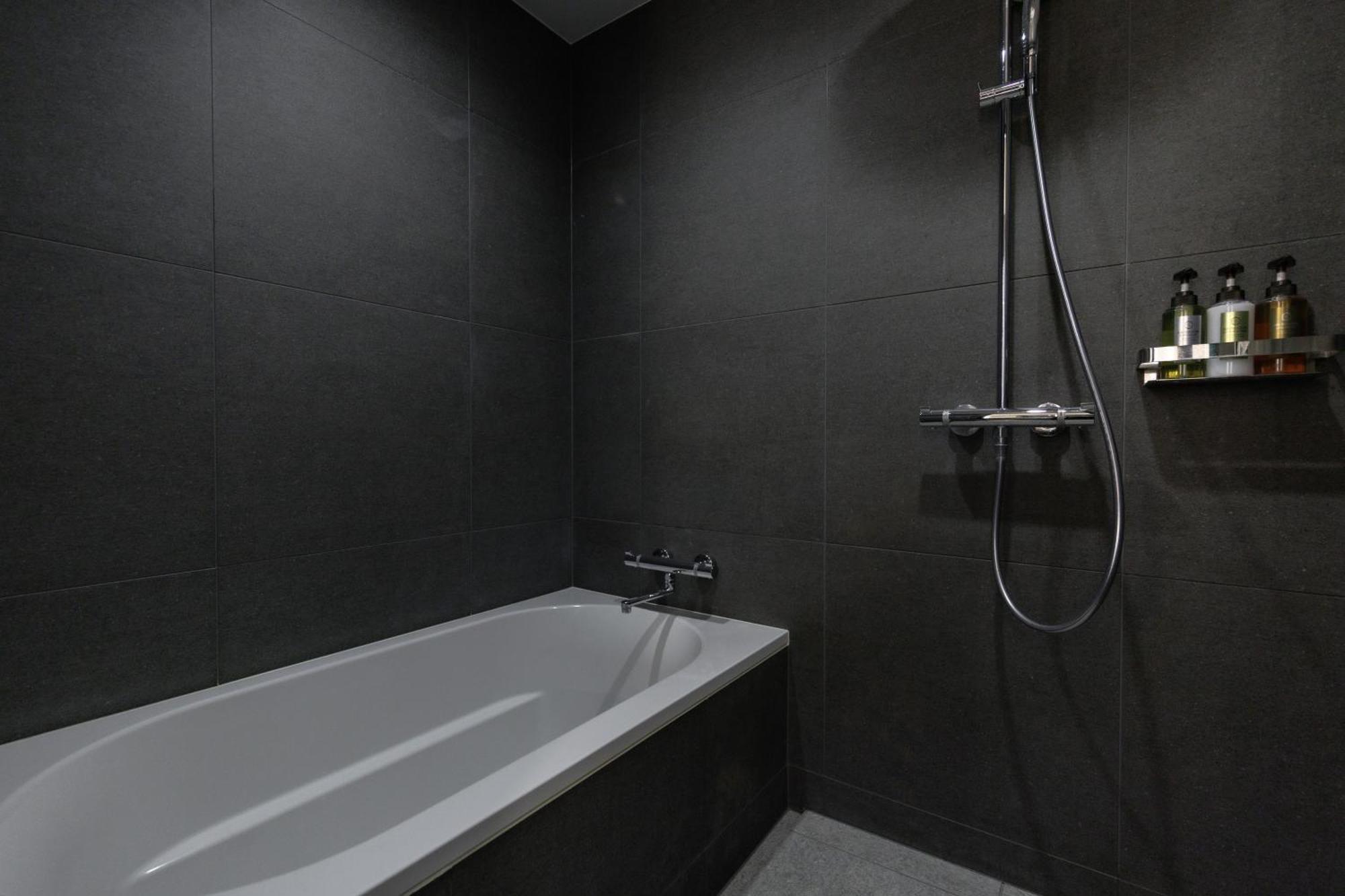 Deluxe Corner King Room