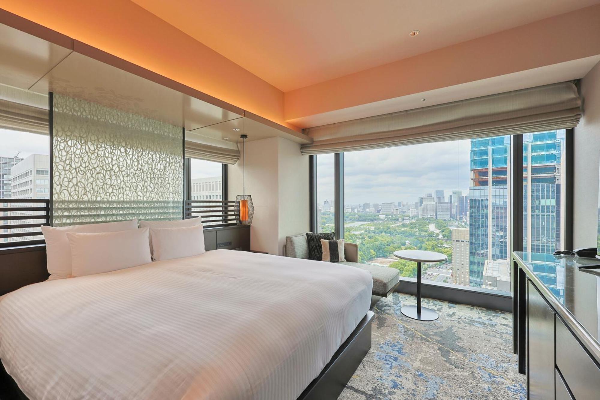 Deluxe Corner King Room