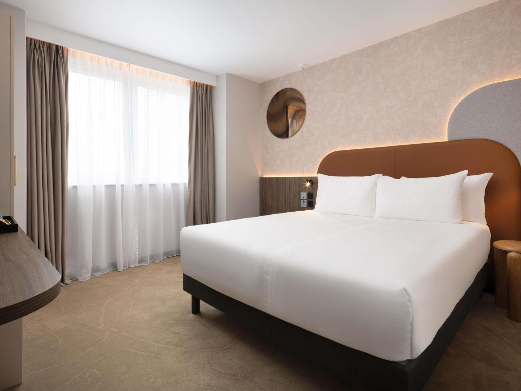 Standard Double Room City View Mobility Accessible