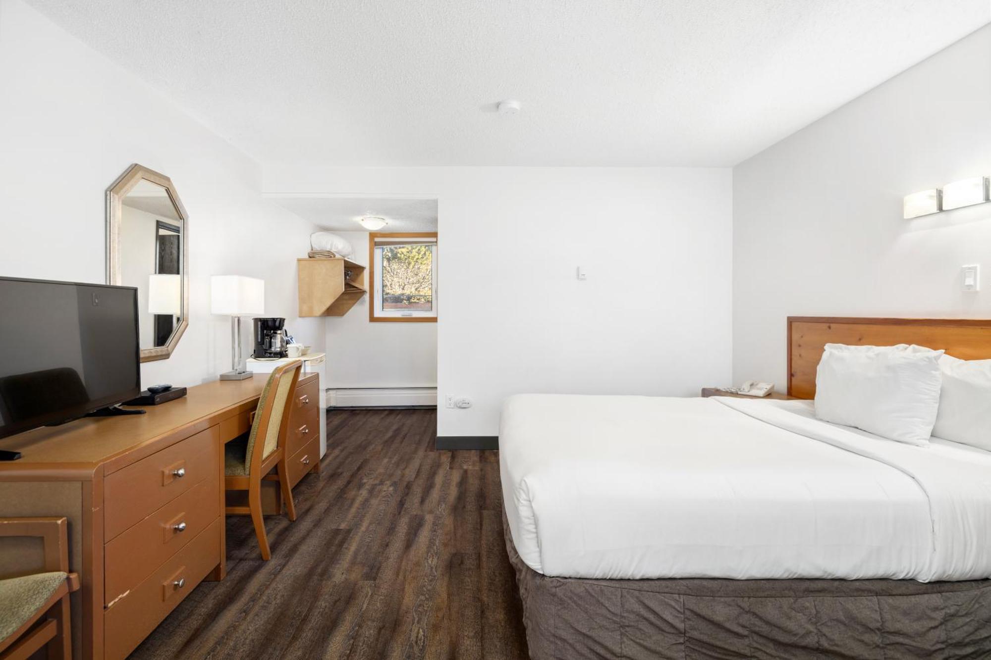 Standard Queen Room