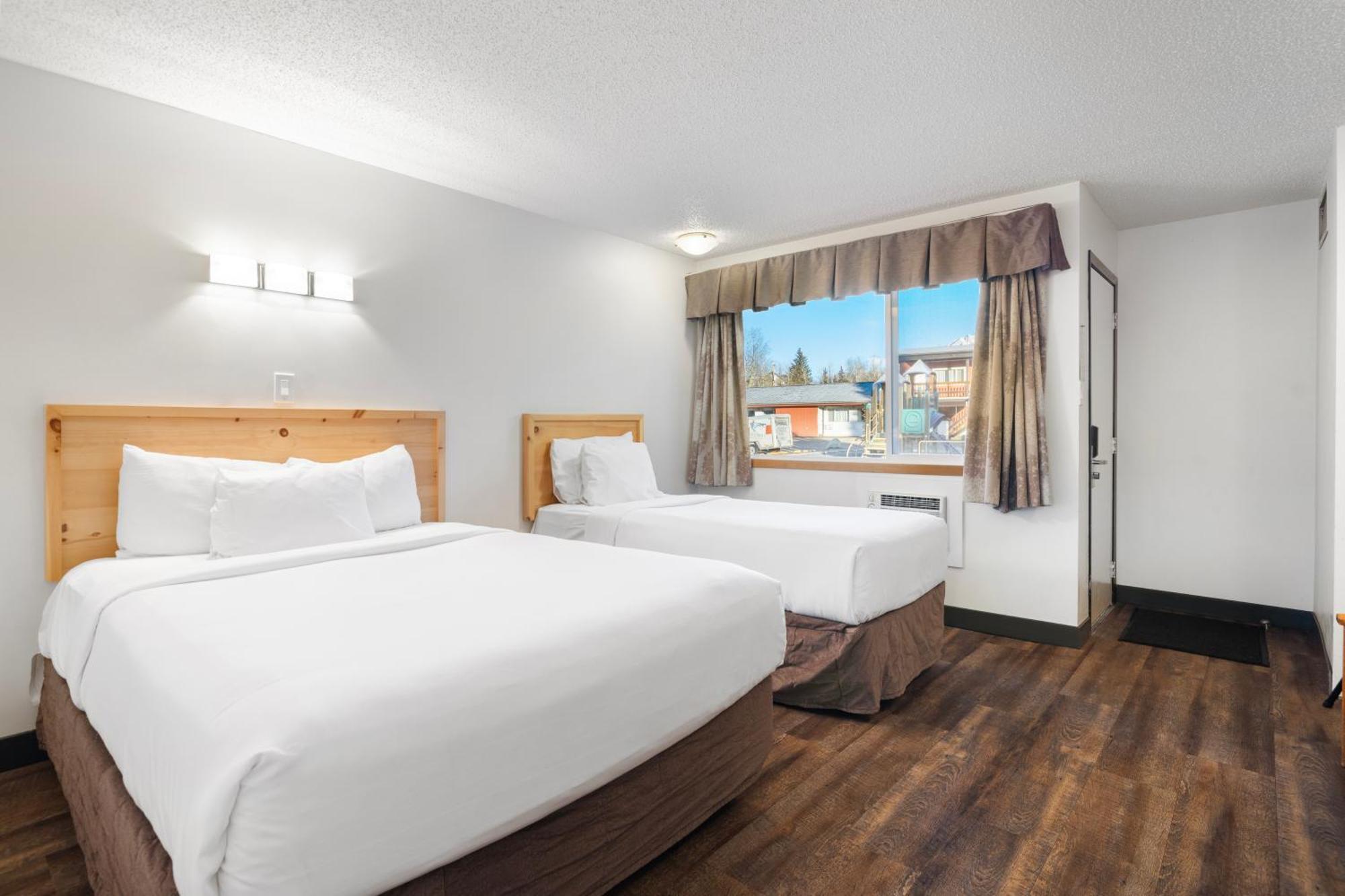 Standard Queen Twin Room