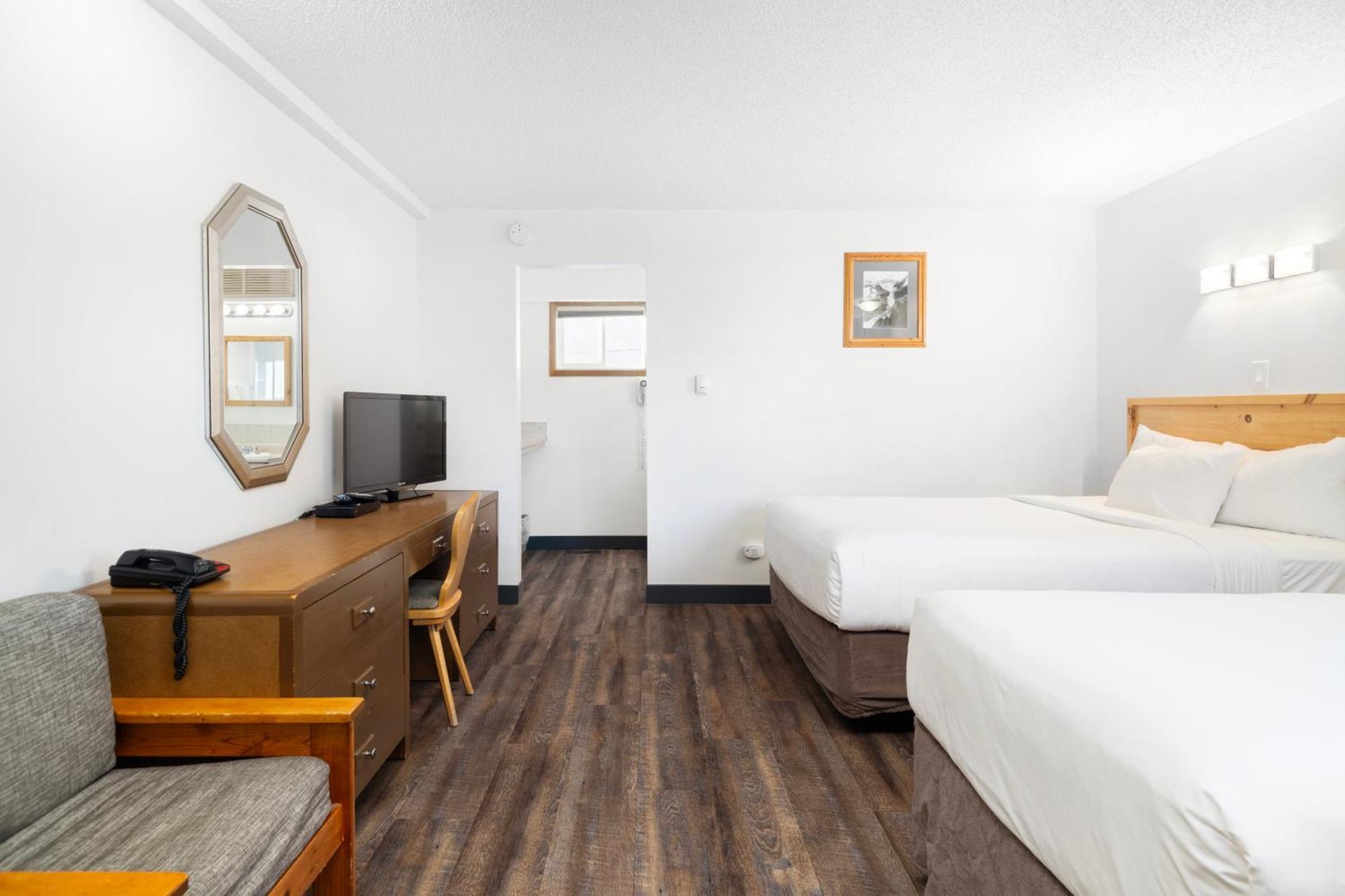 Standard Queen Twin Room