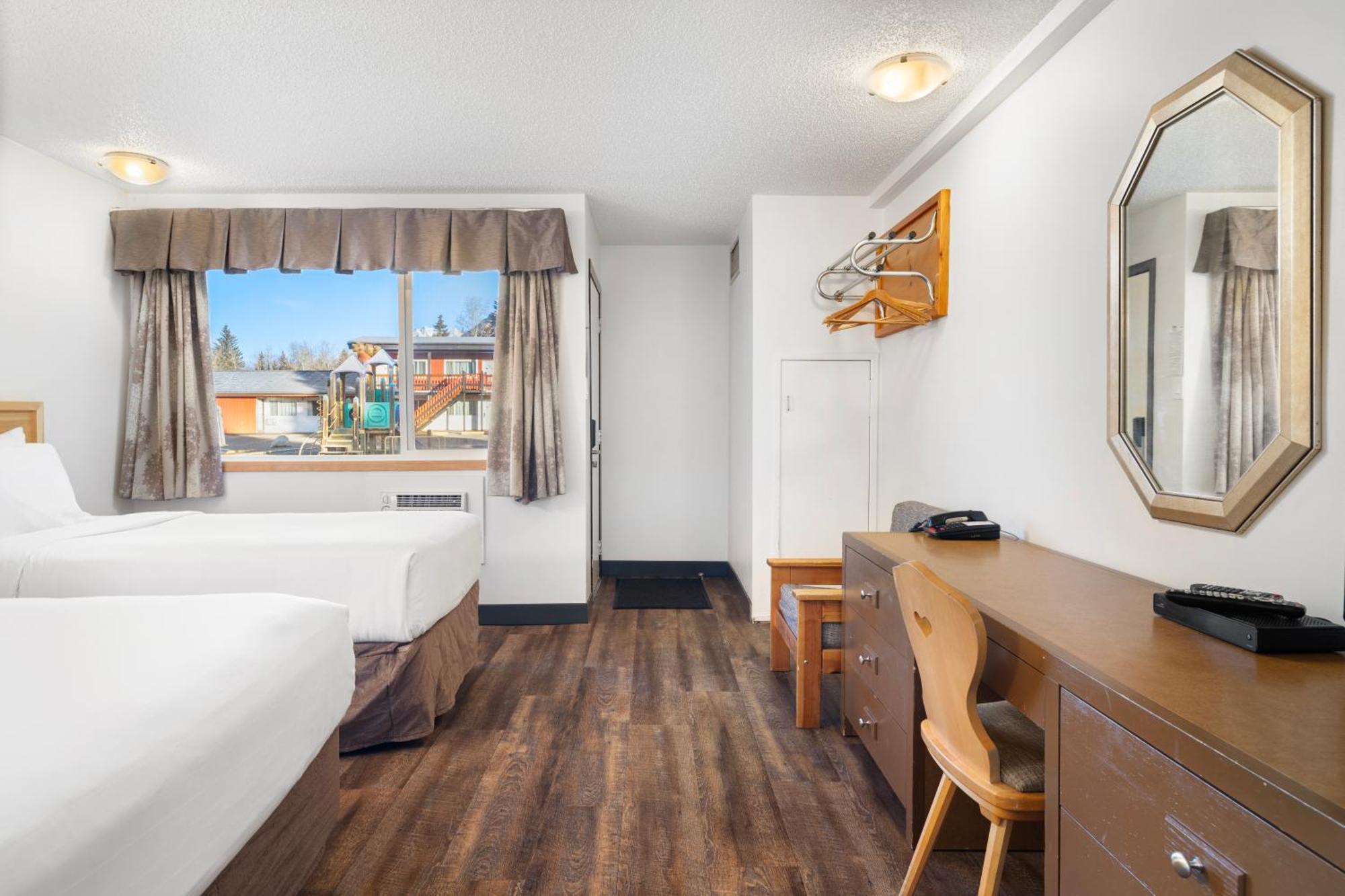 Standard Queen Twin Room