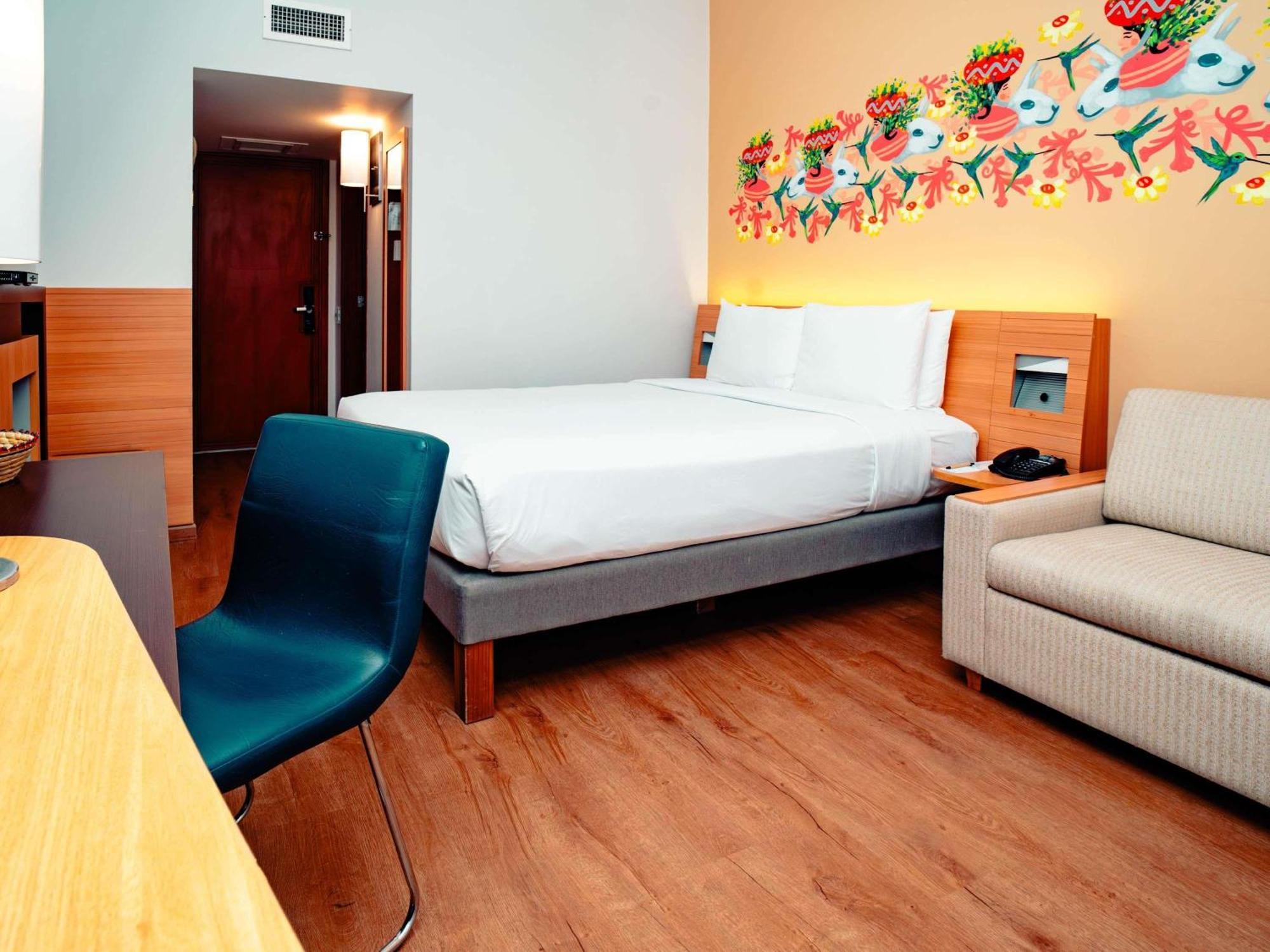 Quarto Duplo Standard com Sofá - Não Fumadores