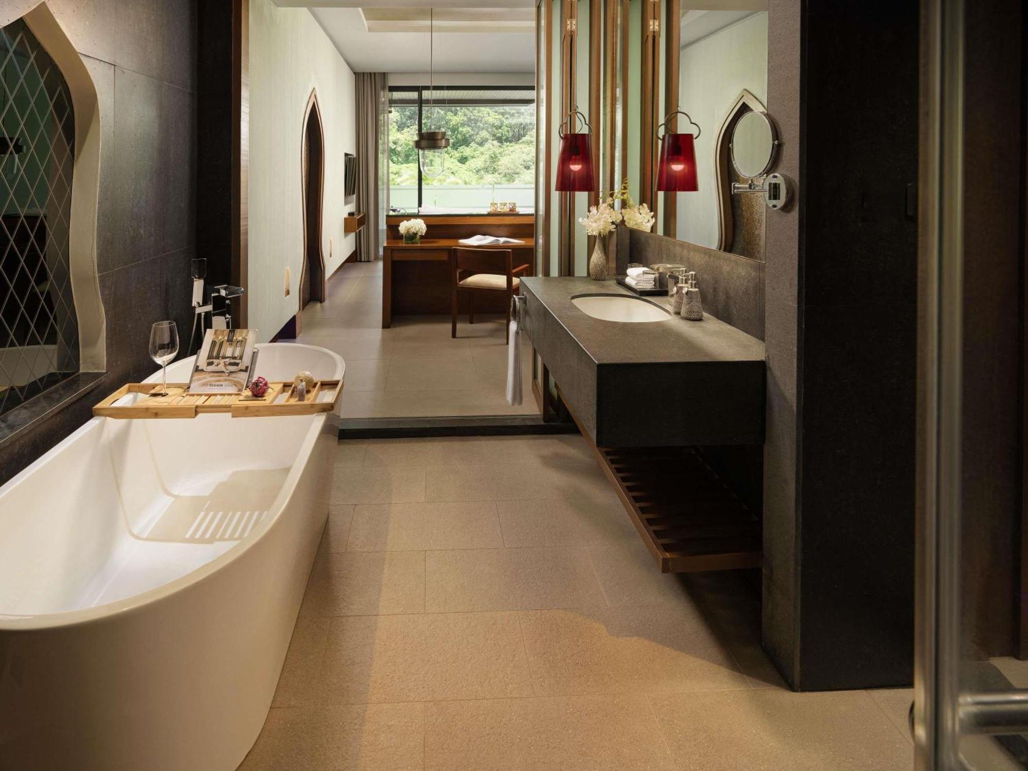 Premier King Room Spa Bath