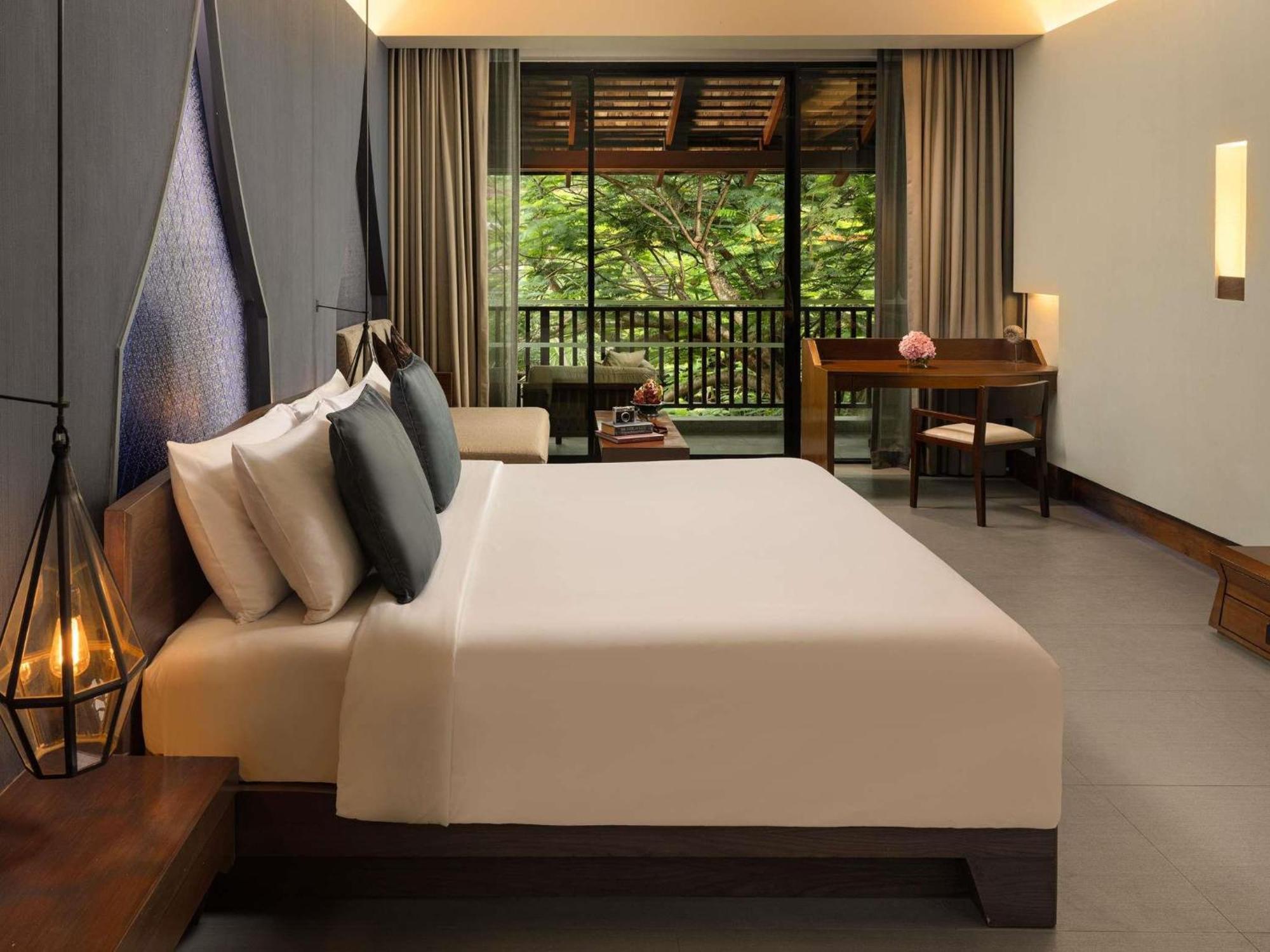 Deluxe King Room Sofa Bed Garden View