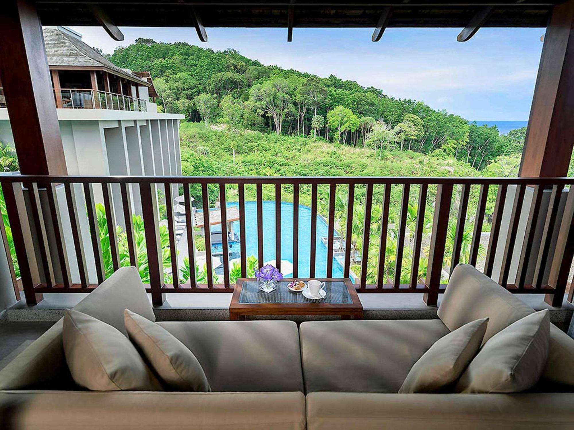 Deluxe King Room Sofa Bed Pool View