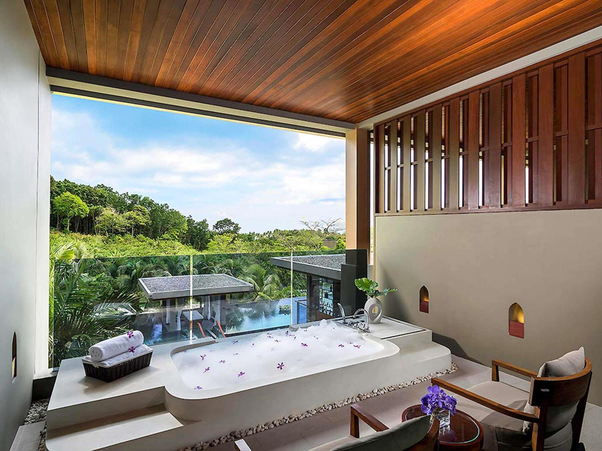 Premier King Room Spa Bath