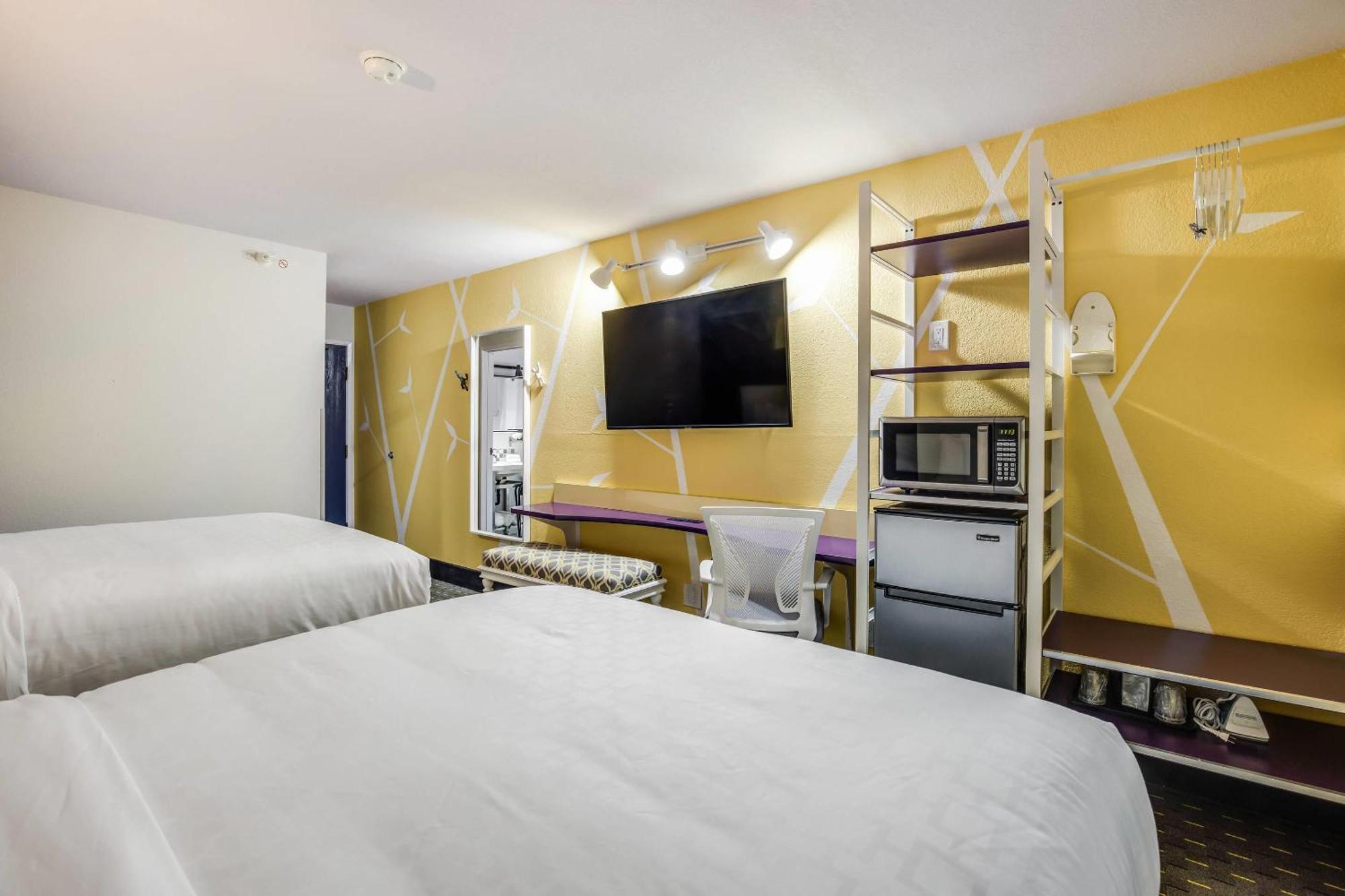 Standard Queen Room Two Queen Beds Shower Non Smoking