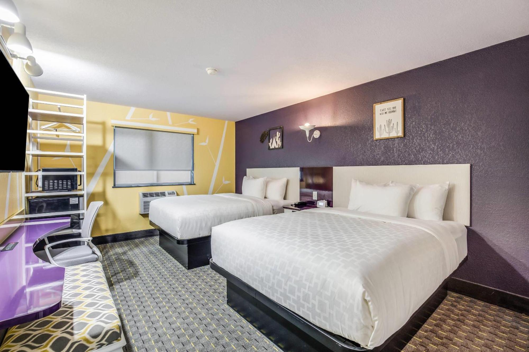 Standard Queen Room Two Queen Beds Bathtub Non Smoking