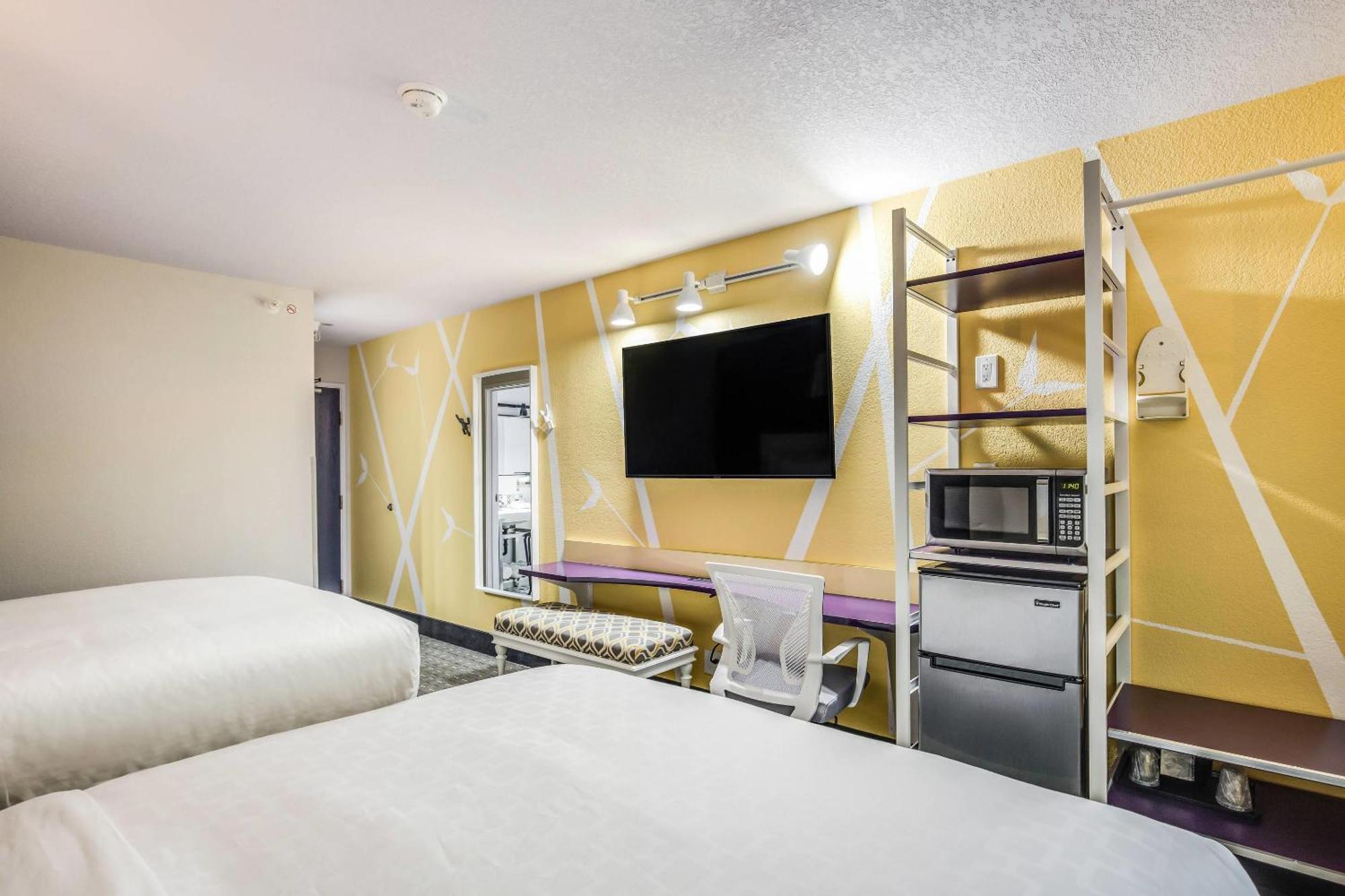 Standard Queen Room Two Queen Beds Bathtub Non Smoking