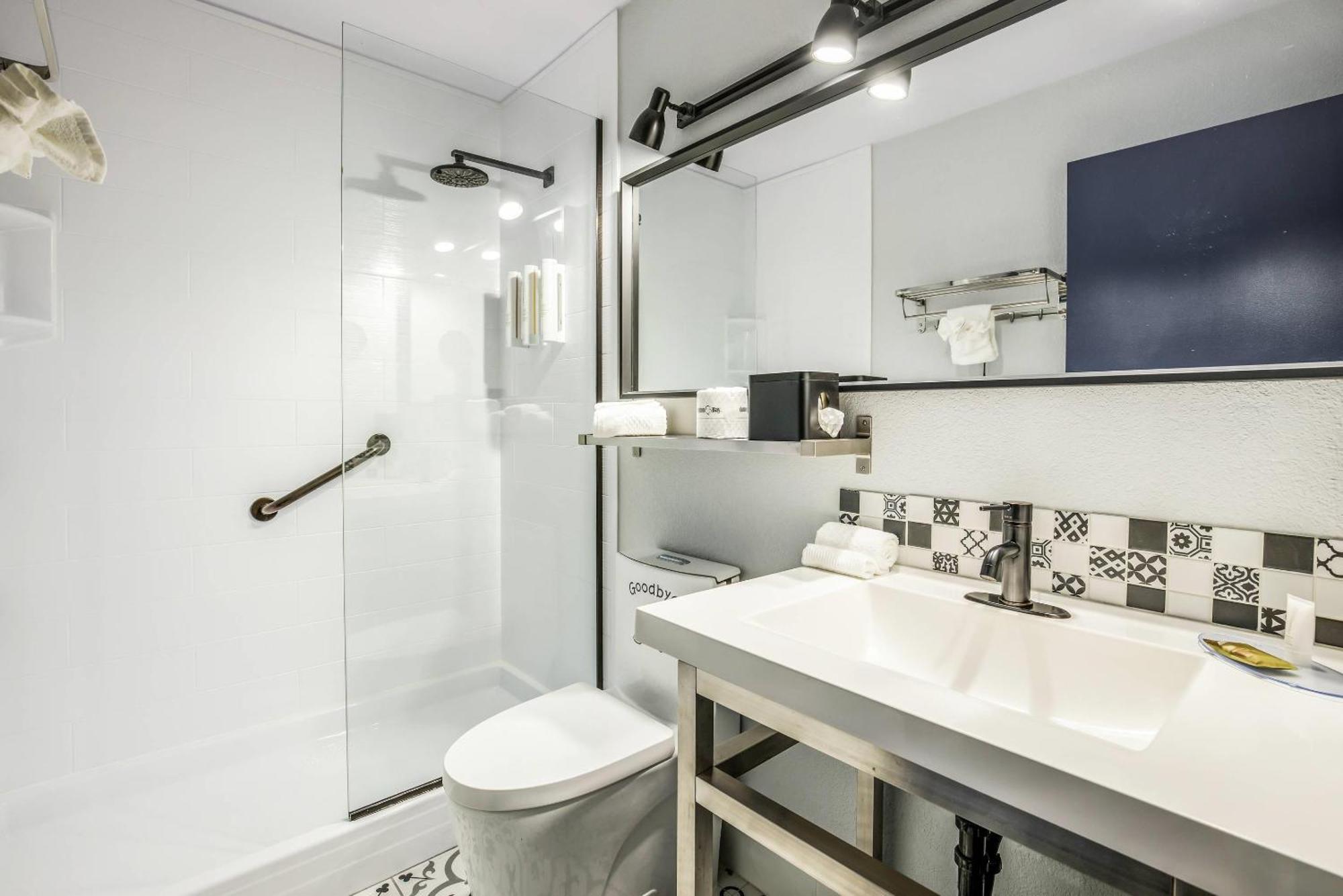 Standard Queen Room Two Queen Beds Shower Non Smoking