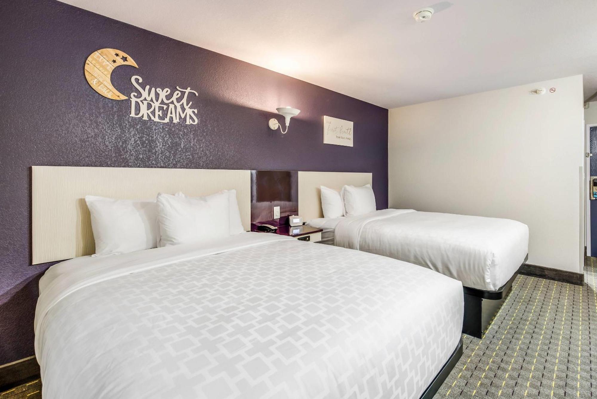 Standard Queen Room Two Queen Beds Shower Non Smoking