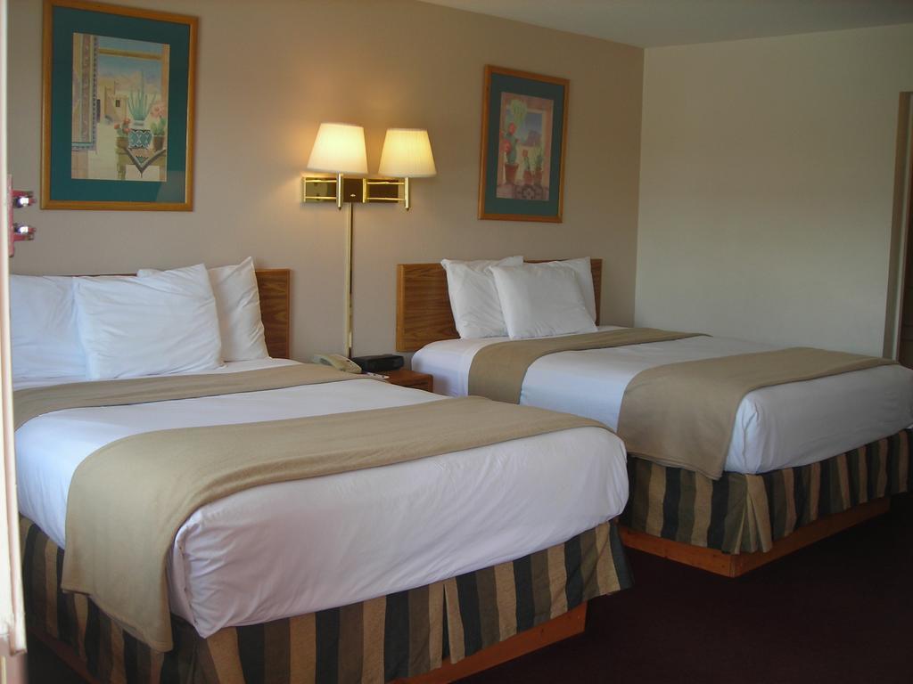 Queen Room with Two Queen Beds - Non-Smoking,752707925:JPEG