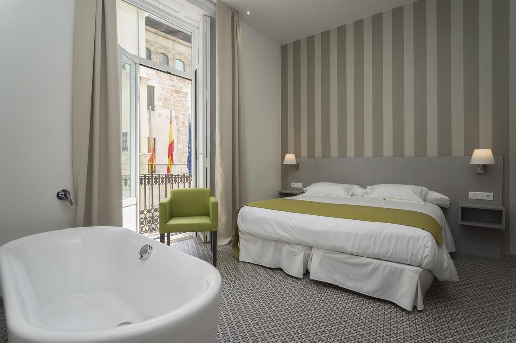 Deluxe Double Room,206951692:JPEG