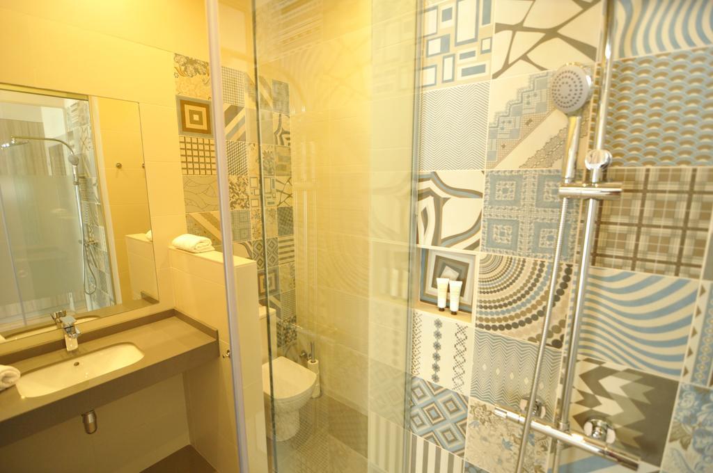 Double Room with Extra Bed and Courtyard View,884946535:JPEG