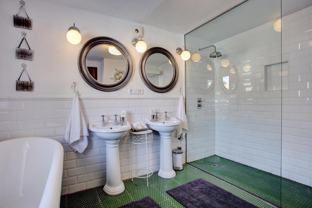 Studio (2 Adults)
