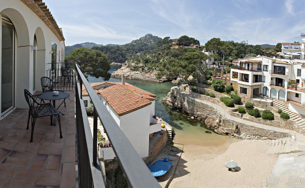 Double or Twin Room with Terrace and Sea/Beach View