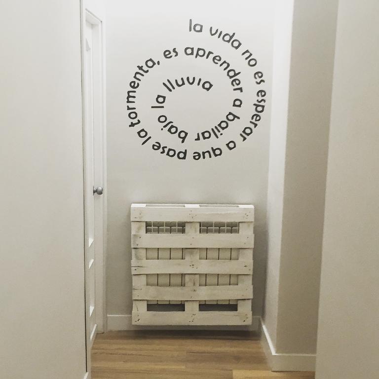 Single Room,689098323:JPEG