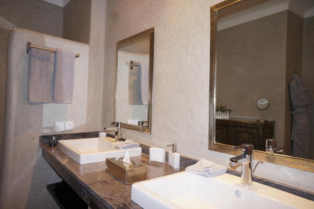 Suite with Hot Tub,26960717:JPEG