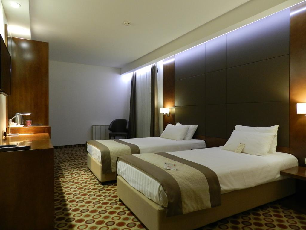 Deluxe Double or Twin Room,272221369:JPEG